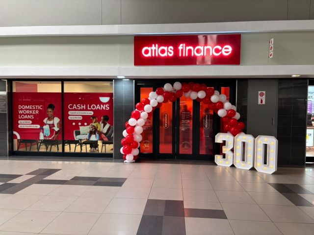 Atlas Finance Hammarsdale storefront with decorations to celebrate 300 branches that offer easy, trusted payday loans and more.